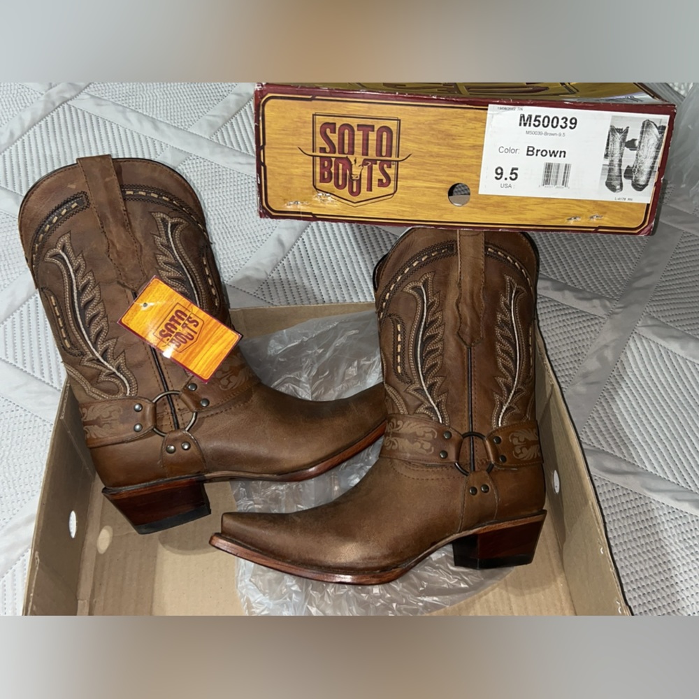 NEW Snip Toe western Boots 9.5
